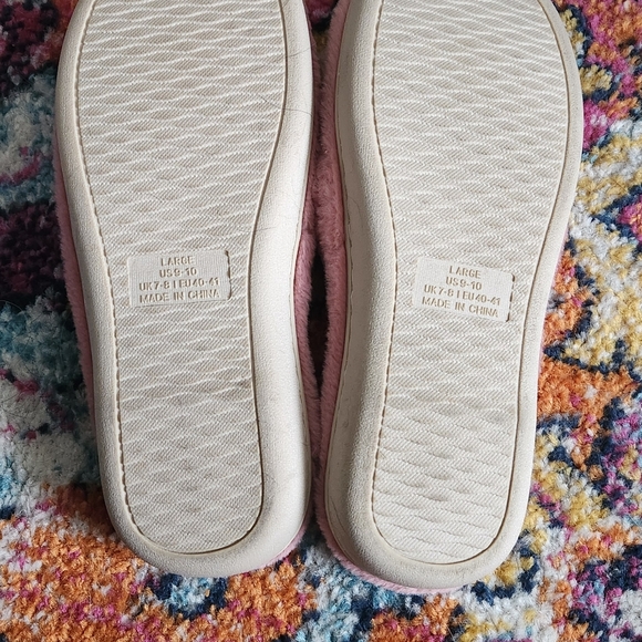 Slippers - Picture 3 of 4